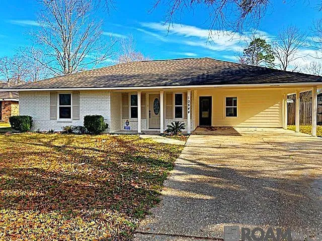 4 bed, 2240 sqft, $2,100 — Photo 2