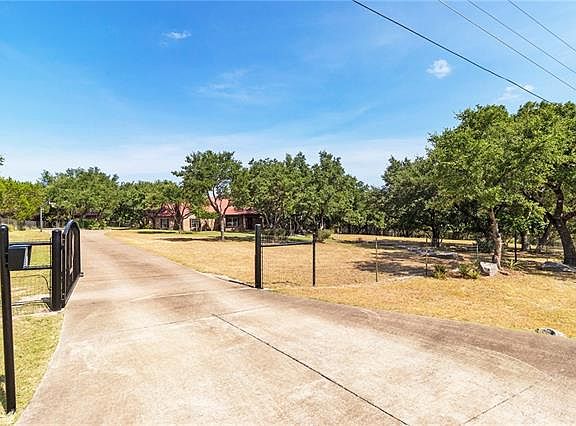 4th image of 714 Blue Hills Dr