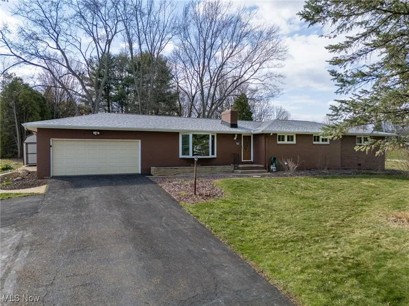 6825 Chippewa Ave NW, North Canton, OH 44720