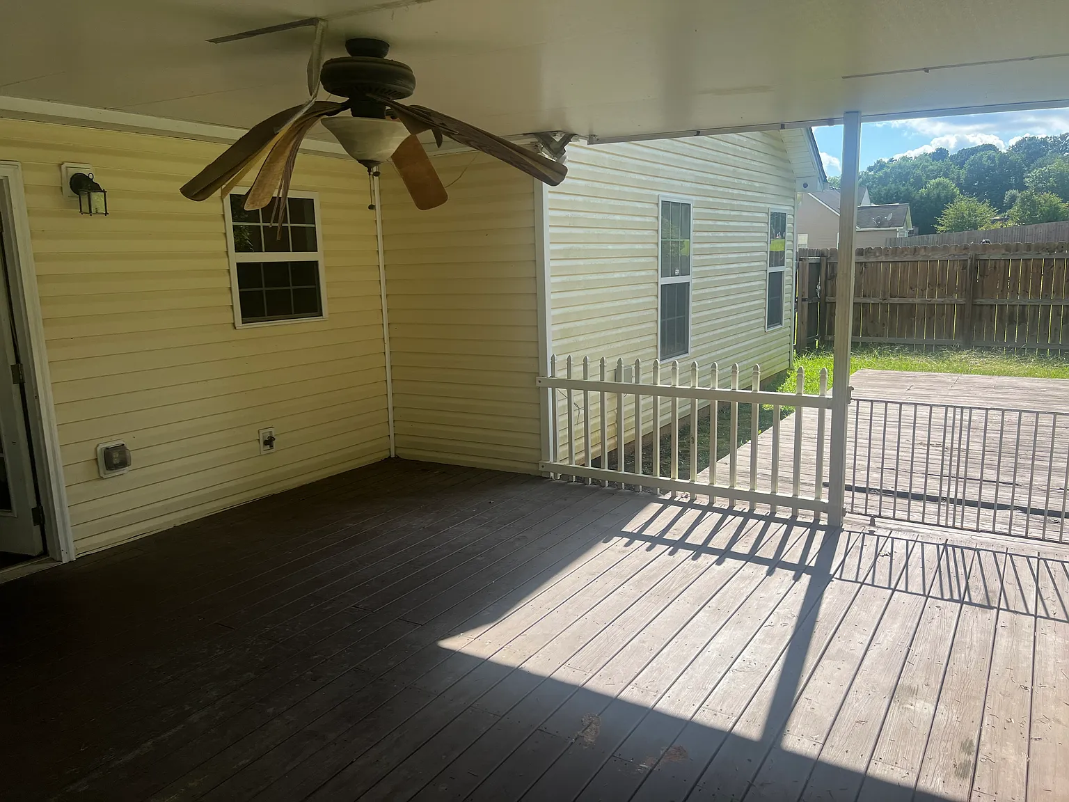 4 bed, 2200 sqft, $1,999 — Photo 4