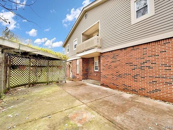 5th image of 45633 Holmes Dr