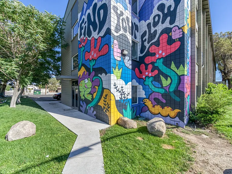 300 Holcomb — Photo 12