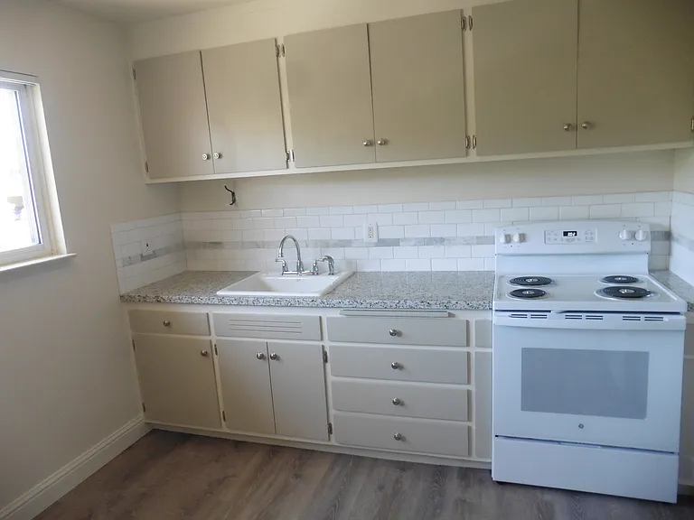 200 Avery Ln #6 — Photo 3