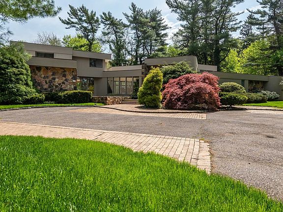 2nd image of 18 Sandpiper Ct