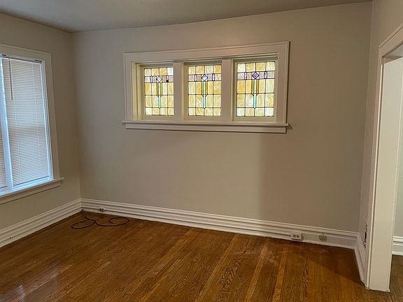 Large living room as you walk into the unit