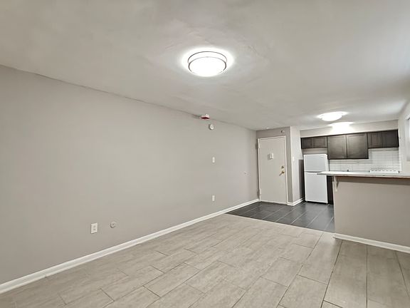 4th image of 7108 Oxford Ave #32