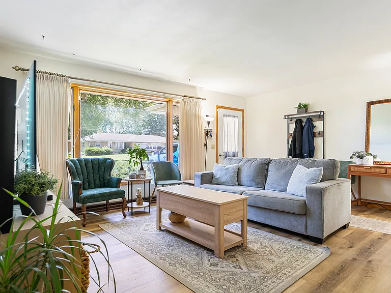 1732 Tamarack Ln — Photo 4