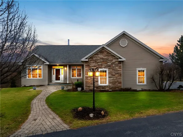 4448 Bussey Rd, Syracuse, NY 13215