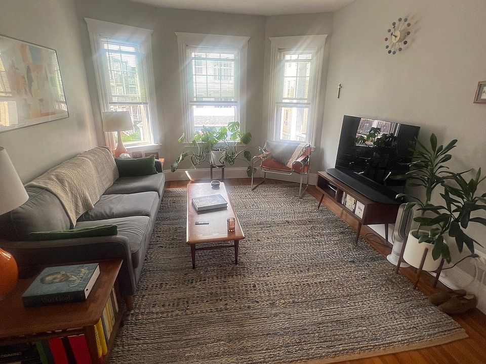1st image of 5 W Bellflower St Floor 2