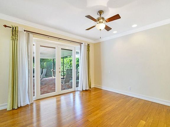 3rd image of 1104 NE 4th Dr