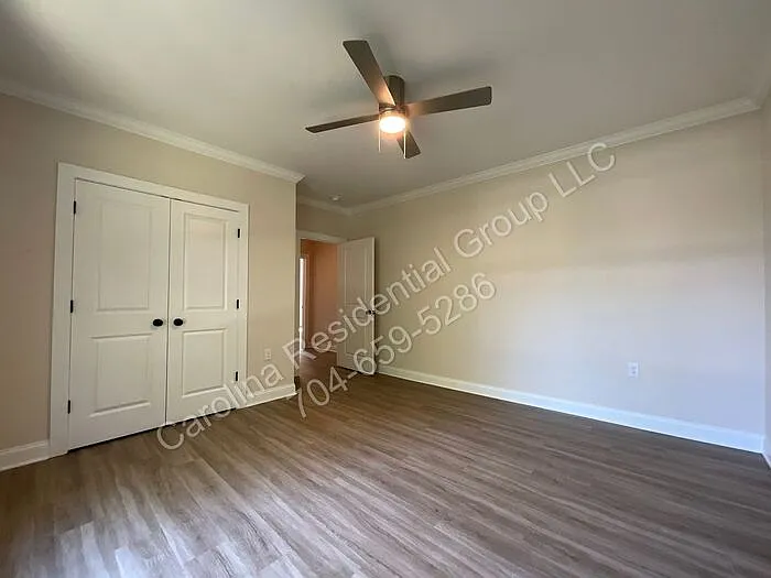 307 N Catawba St — Photo 9