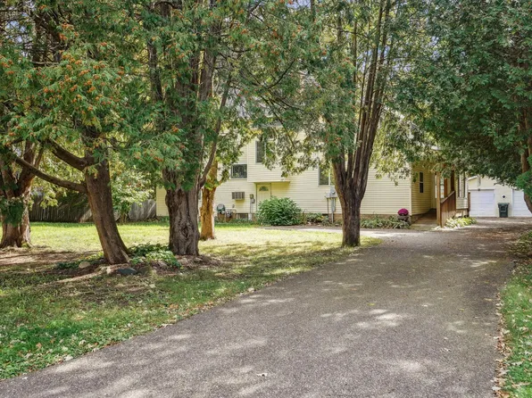 6179 Oak St, North Branch, MN 55056