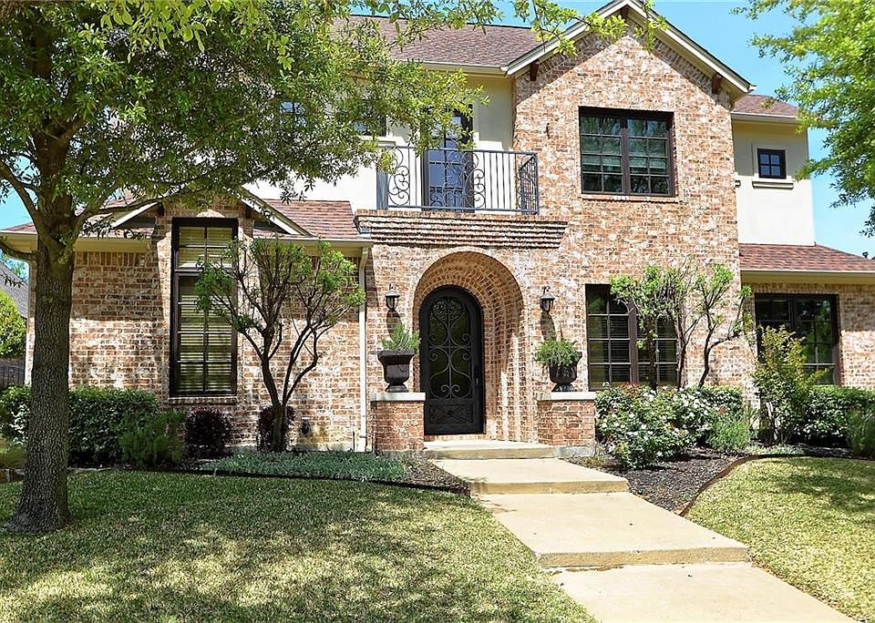 1st image of 2313 Royal Oaks Dr