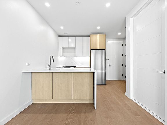3rd image of 2183 Ocean Ave #4B
