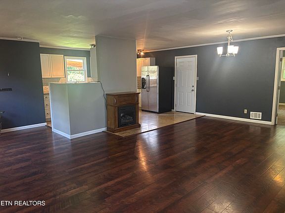 4th image of 104 Ashland Ln