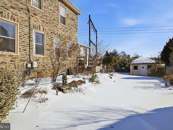5th image of 7419 Mountain Ave