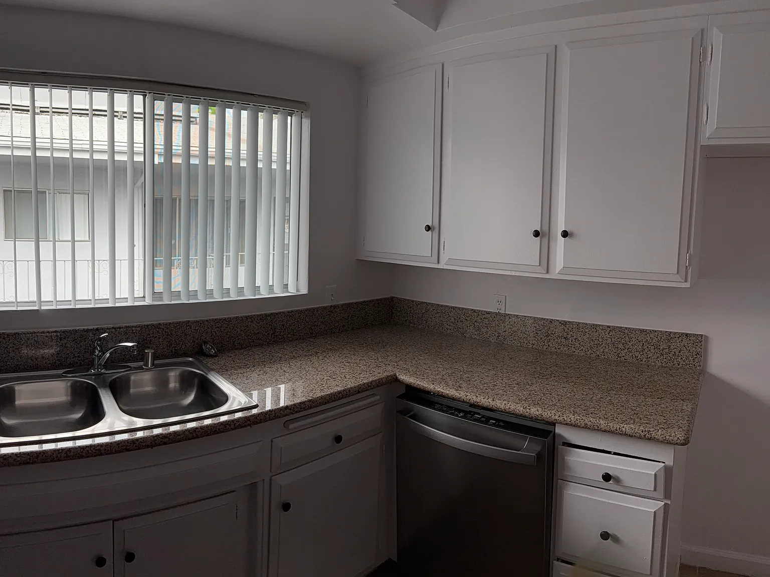 1001 E California Ave — Photo 3
