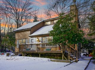 161 Spring Dr, Dingmans Ferry, PA 18328