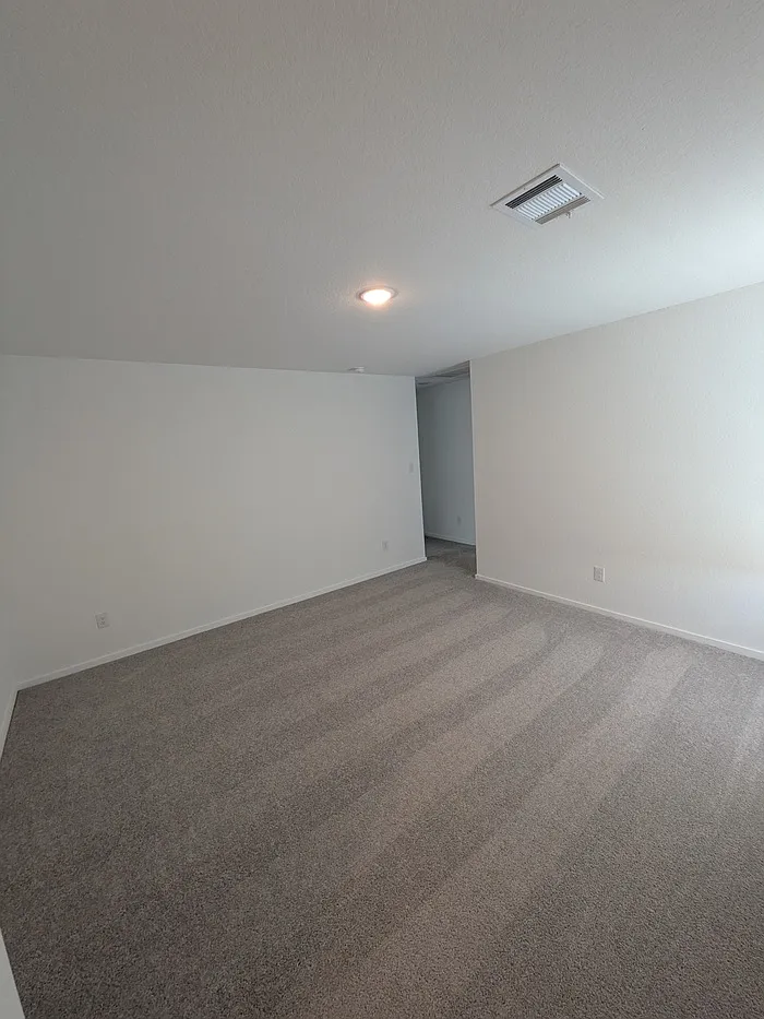 4 bed, 2.0 bath, 1692 sqft, $1,691 — Photo 4
