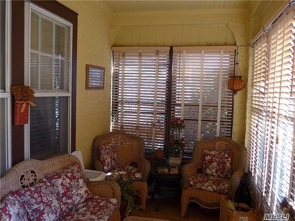 4th image of 374 Arbuckle Ave
