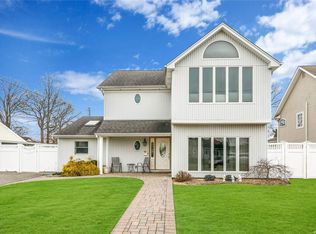 11 Dover Rd, Massapequa, NY 11758