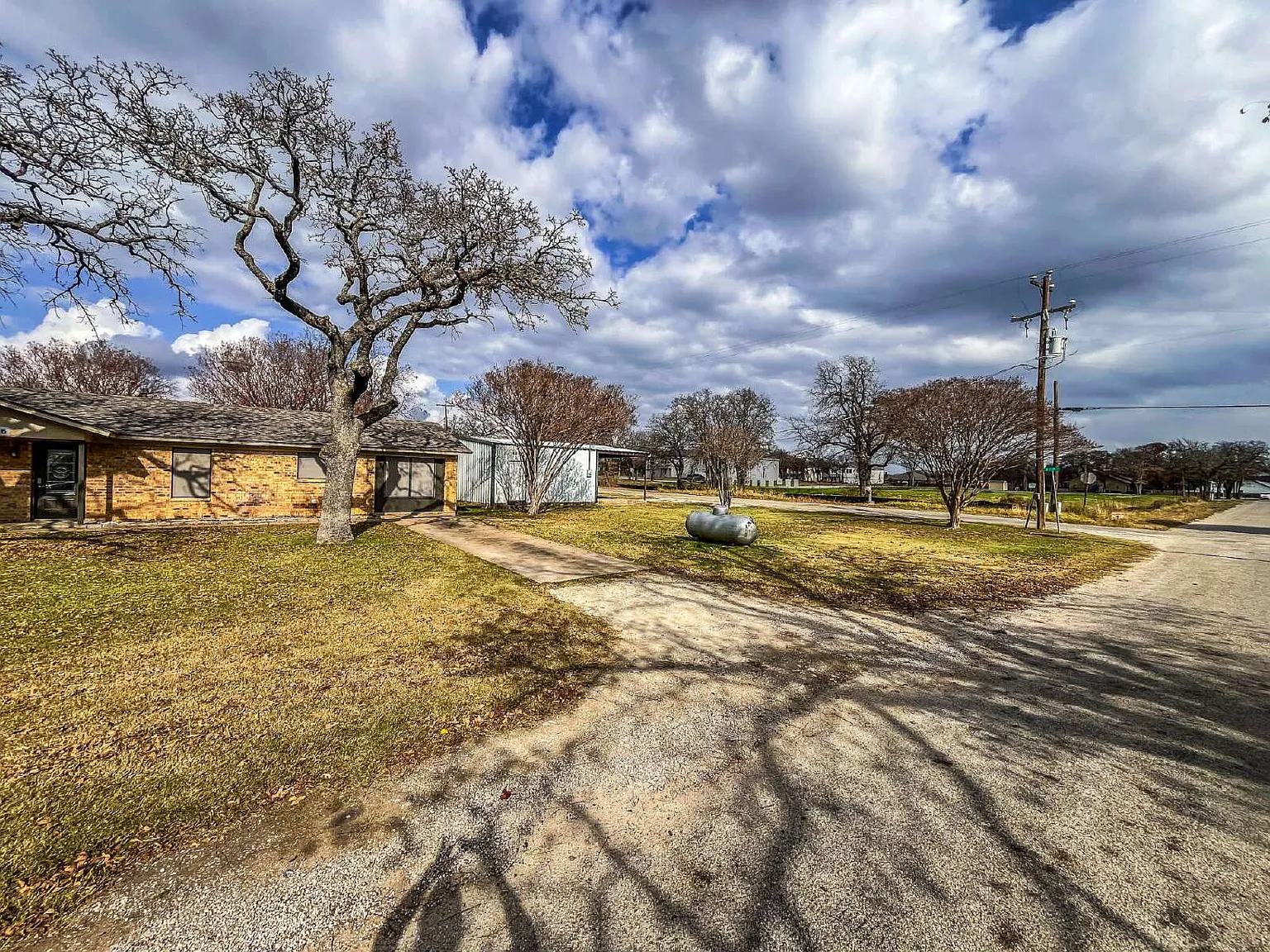 3 bed, 1.0 bath, 1350 sqft, $1,795 — Photo 3