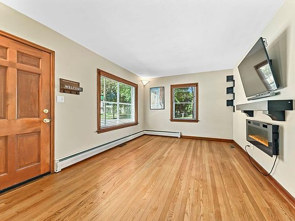2nd image of 2802 S 47th STREET
