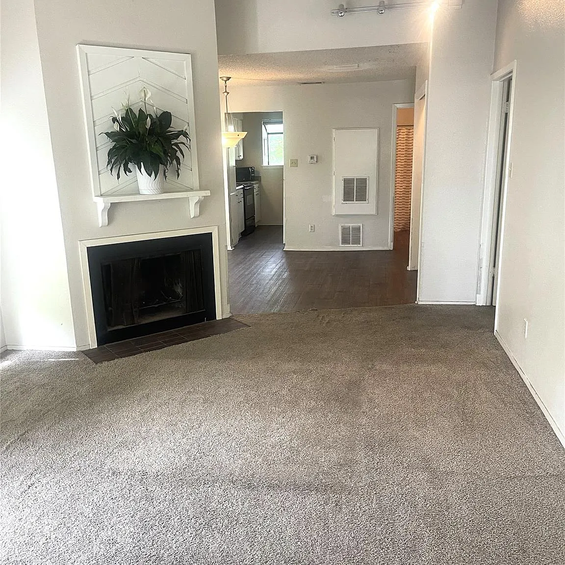 2 bed, 2.0 bath, 1025 sqft, $1,295 — Photo 4