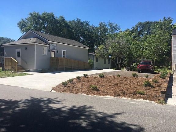 5th image of 850 Indigo St
