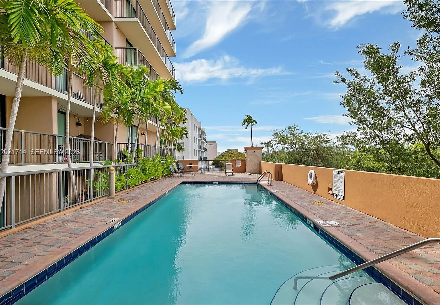Coral Pointe Condo — Photo 1