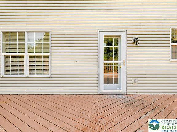 3rd image of 6689 Jefferson Ct