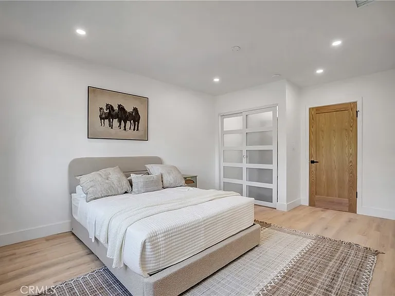 1145 S Longwood Ave — Photo 48