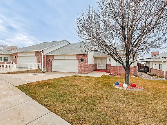 4th image of 614 S Oak Ct E #13