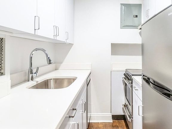 3rd image of 145 W 55th St #8EF