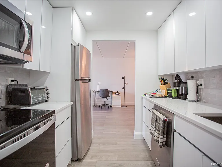230 W Broadway #610 — Photo 15
