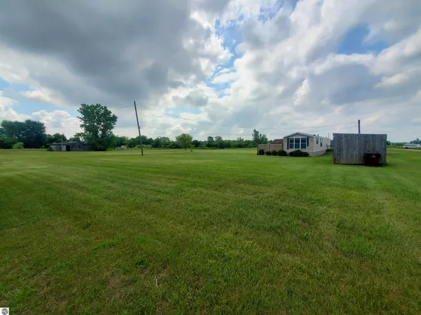 4404 E Blanchard Rd, Shepherd, MI 48883