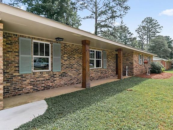3rd image of 90 Woodland Dr