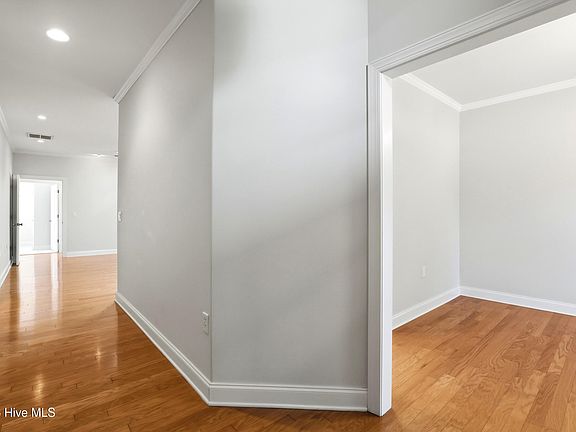 4th image of 820 Beachwalk Drive