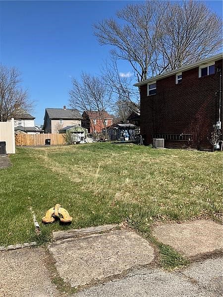 2nd image of 607 Larimer Ave
