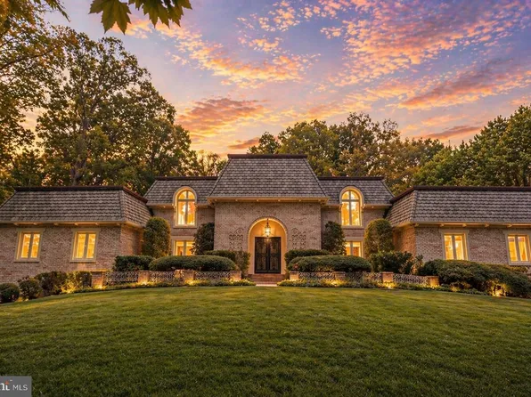 8800 Clewerwall Dr, Bethesda, MD 20817