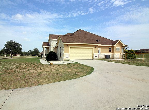 3rd image of 121 Vintage Trail Dr