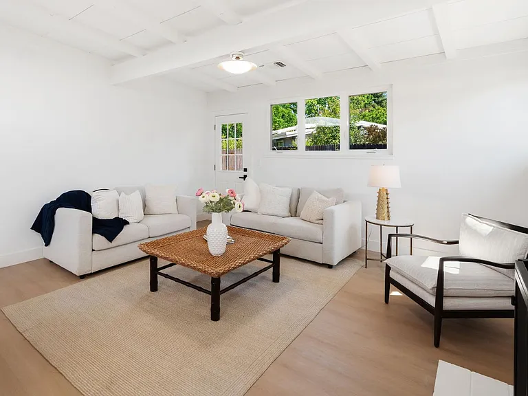 3671 Montclaire St — Photo 8