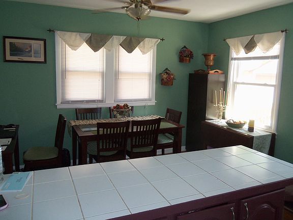 4th image of 1832 Kreiser St SE