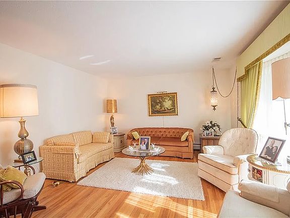 3rd image of 5212 Douglas Dr