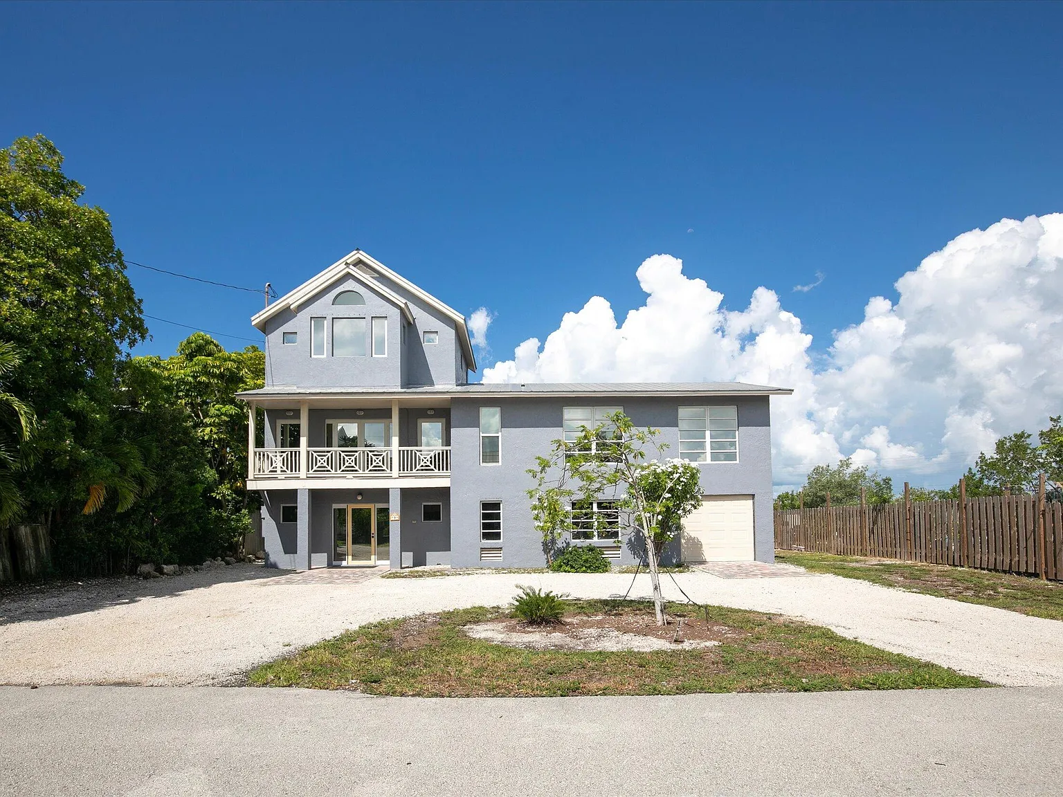 3 bed, 2.0 bath, 1598 sqft, $5,000 — Photo 1