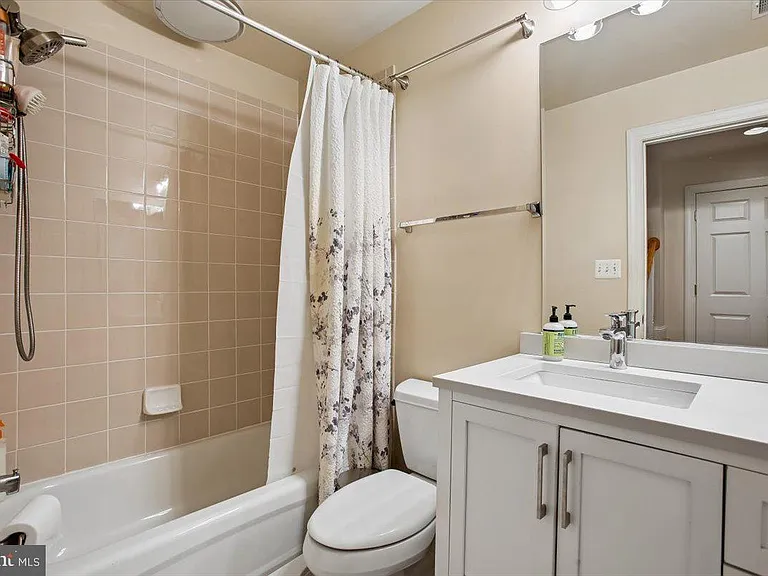 1309 McLean Crest Ct — Photo 34