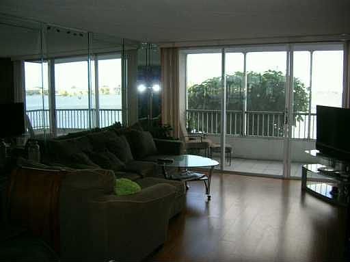 3rd image of 1175 Miami Gardens Dr #208