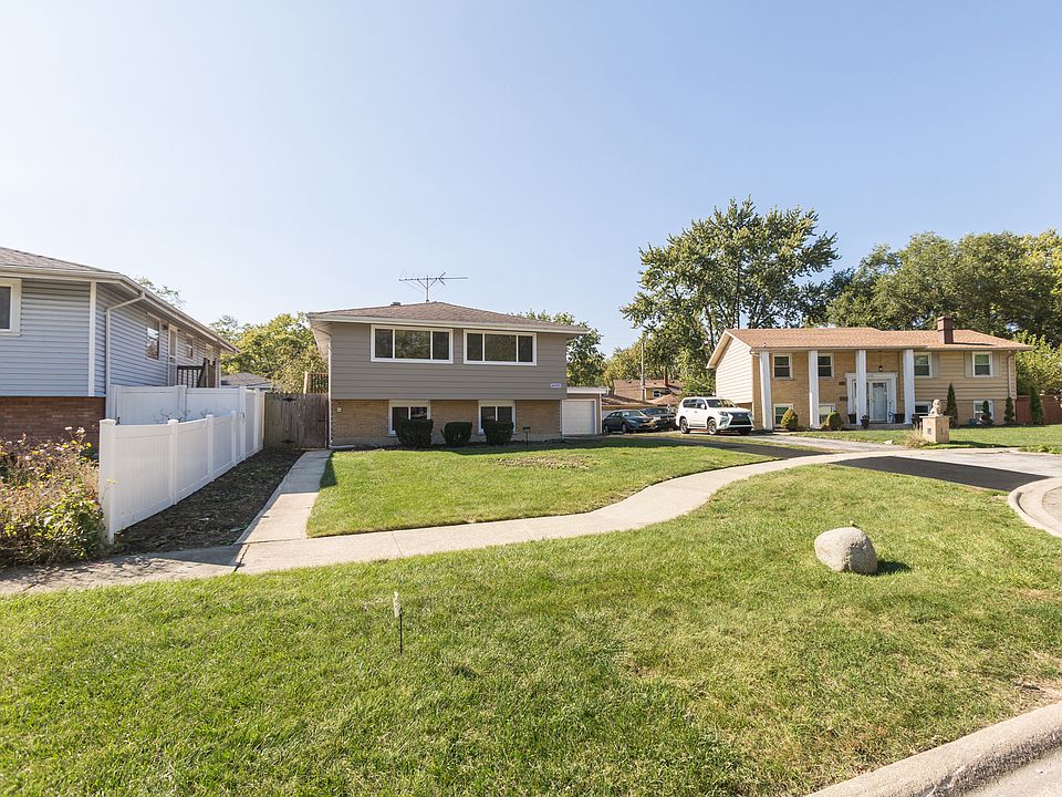 1st image of 16920 Glen Oaks Ct