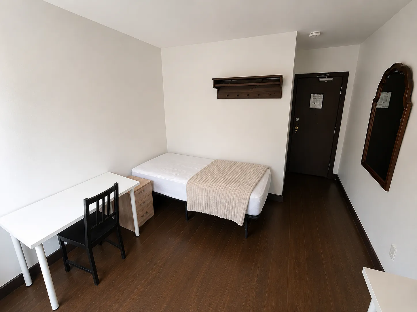 Studio, 200 sqft, $1,275 — Photo 2
