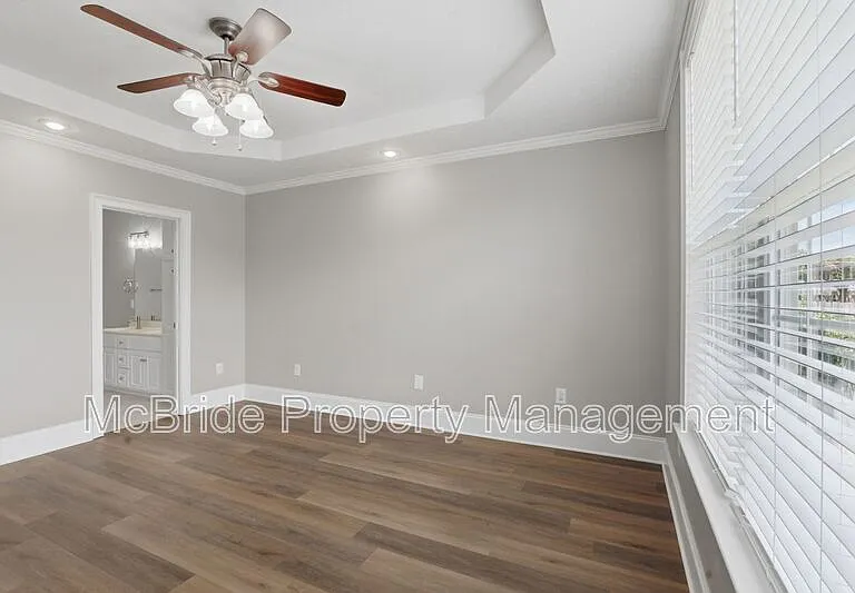 438 Bowen Fls — Photo 9